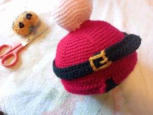 plumpy christmas gnome : la ceinture est placée à l'endroit le plus large du gnome